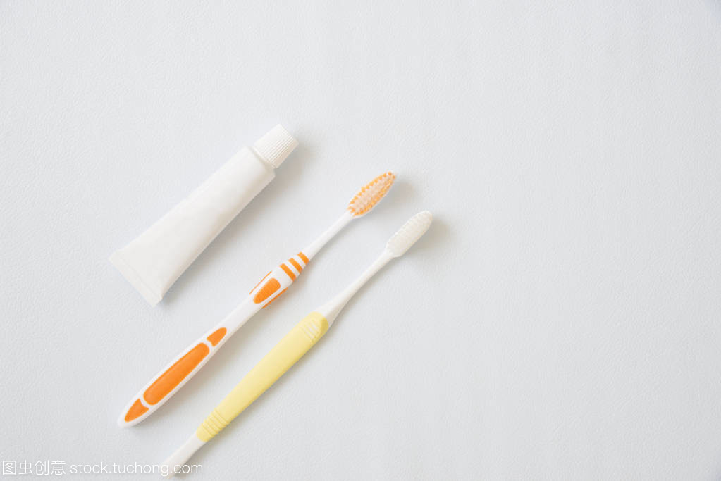 一抹洁白 牙刷与牙膏的日常守护